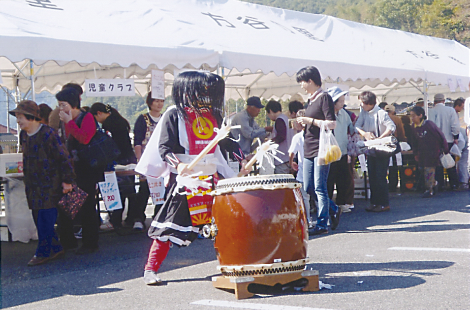 備中神楽「国譲り」秘話、鬼と化した建御名方命の舞と太鼓の演奏 | 教育文化活動助成 成果報告書アーカイブ